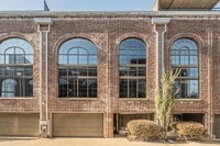 Building Photo - 3911 Gilbert Ave