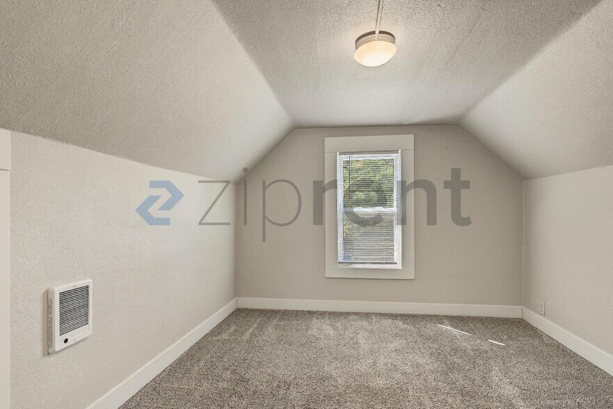Building Photo - Unit