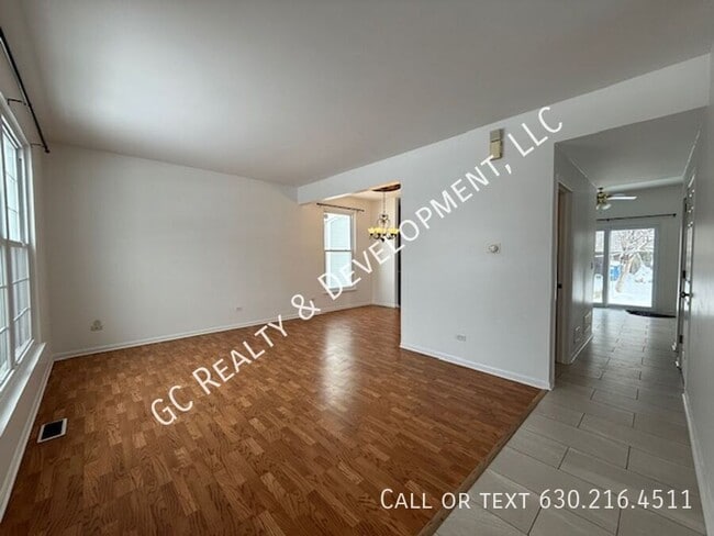 Building Photo - 885 Chelsea Ct