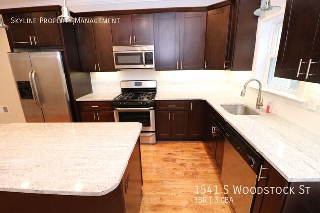 Building Photo - 1541 S Woodstock St