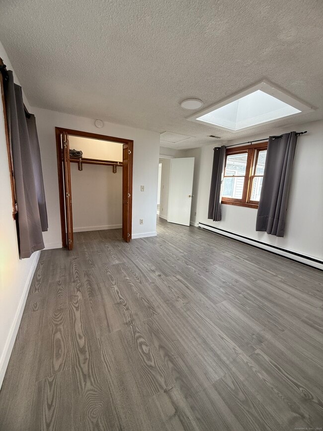 Building Photo - 74 Grove Beach Rd N