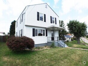 Building Photo - Three bedroom home excellent neighborhood