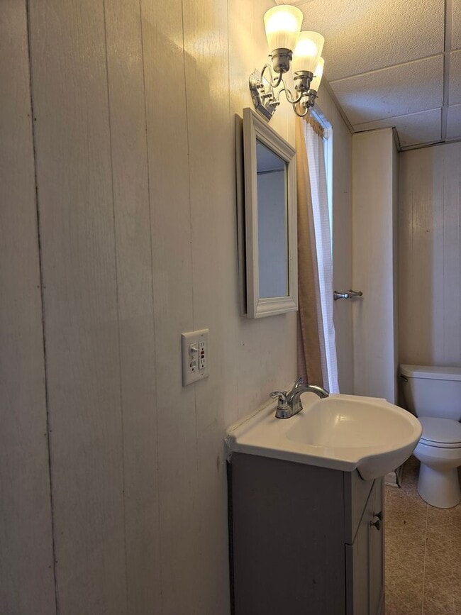 Building Photo - Spacious Home Across from University of Findlay