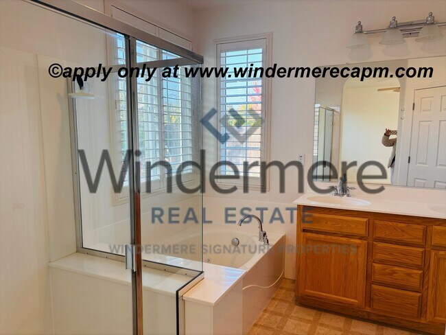 Building Photo - Bright & Stylish Entertainer's Retreat! Single story 3 bed- Plus Bonus Room!!