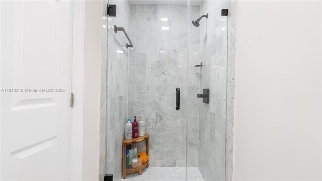 Building Photo - 10011 SW 77th Ct