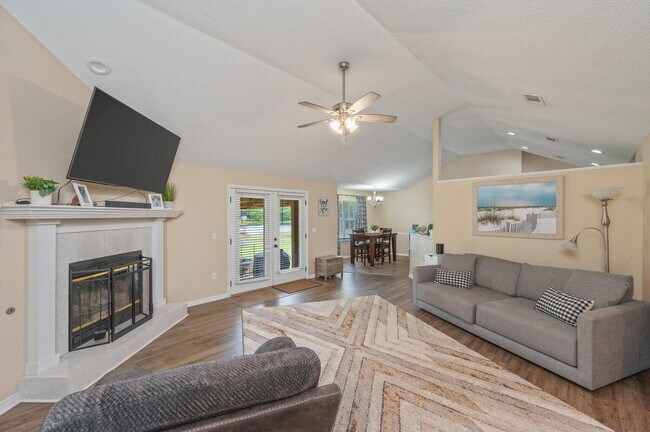 Building Photo - 422 Shoal Lake Dr