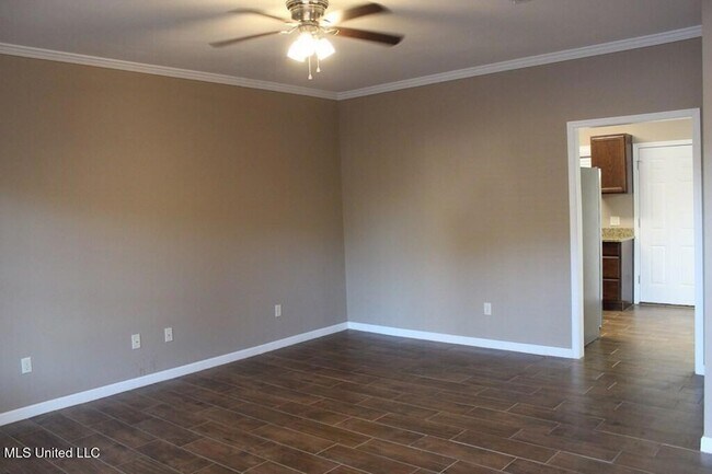 Building Photo - 1007 Bassett Dr