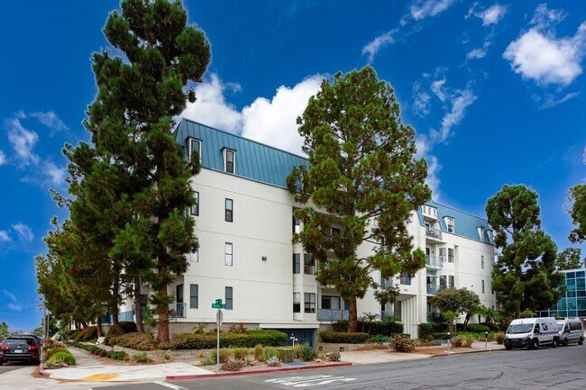 Building Photo - Heart of Bankers Hill at La Parc Chateau!