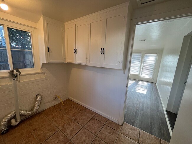 Building Photo - 1004 Occidental Dr
