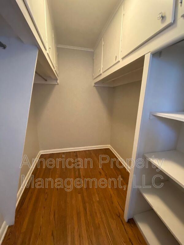 Building Photo - 2808-P2808 E 1st Pl