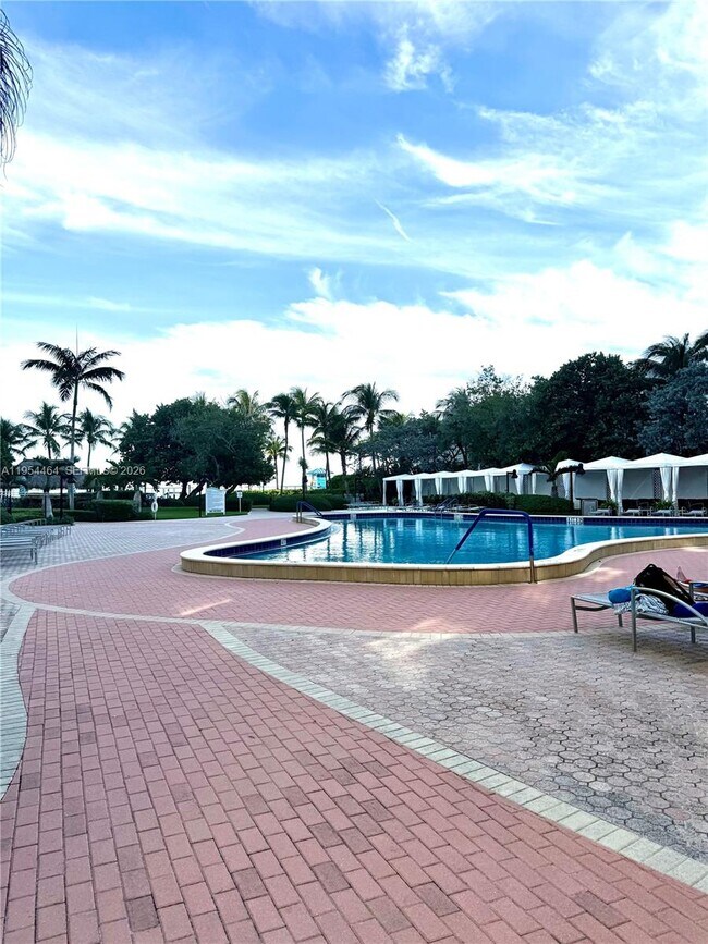 Building Photo - 3000 S Ocean Dr