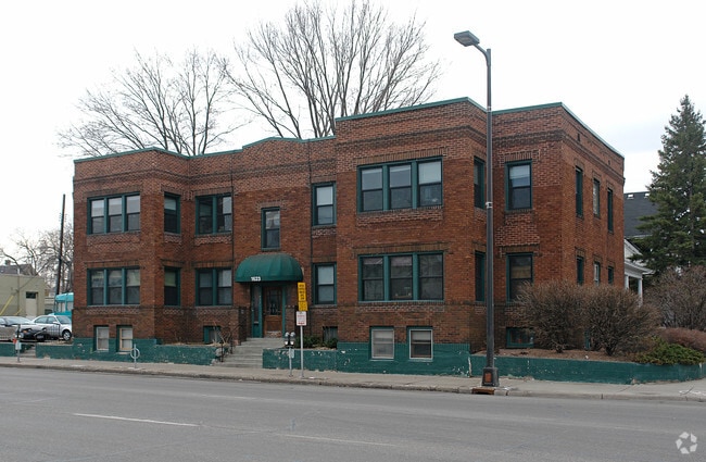 Building Photo - 1623 W Lake St