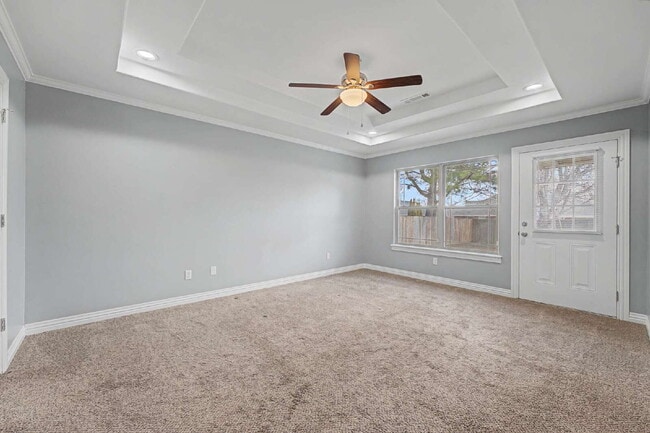 Building Photo - $200 MOVE IN SPECIAL |4-Bed Oasis with Granite Touches & Cozy Fireplace at 1501 South Brecke