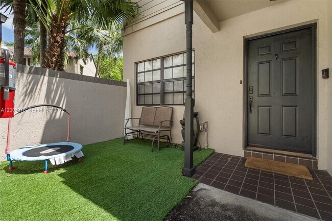 Building Photo - 9161 Vineyard Lake Dr