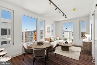 Building Photo - 4240 Chestnut St