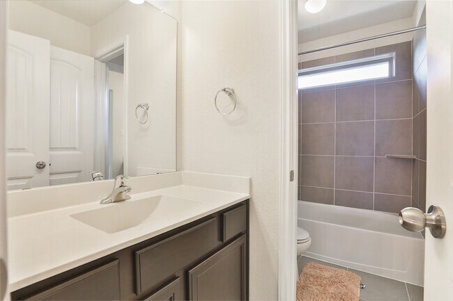 Building Photo - 2215 Tonkawa Trl