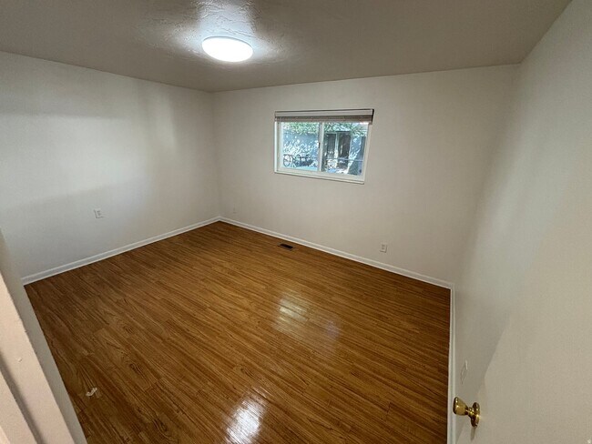 Building Photo - 1461 W 400 S