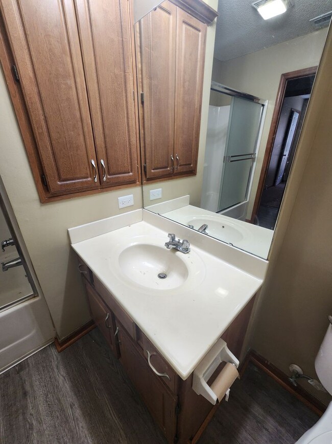 Building Photo - 3 Bedroom 2 Bath Duplex in Oak Grove