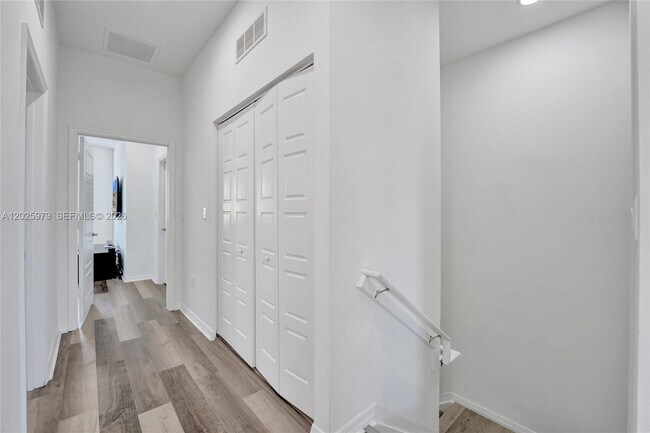 Building Photo - 650 NE 191st Terrace