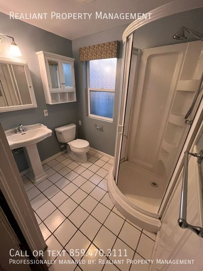 Building Photo - 104 S Walnut St