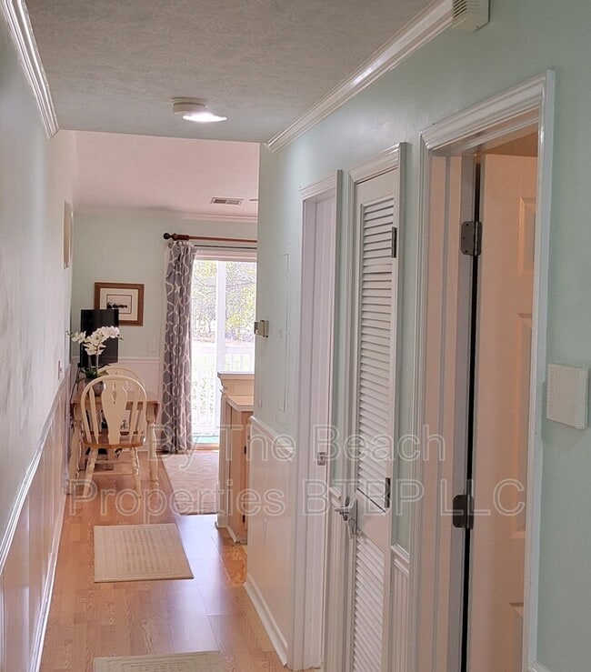 Building Photo - 525 White River Dr