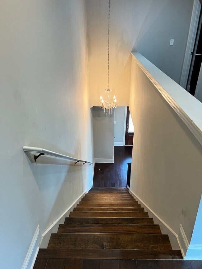 Building Photo - August 2026 - July 2027!!  3 BR 3 BA townhome 1 mile from UA campus