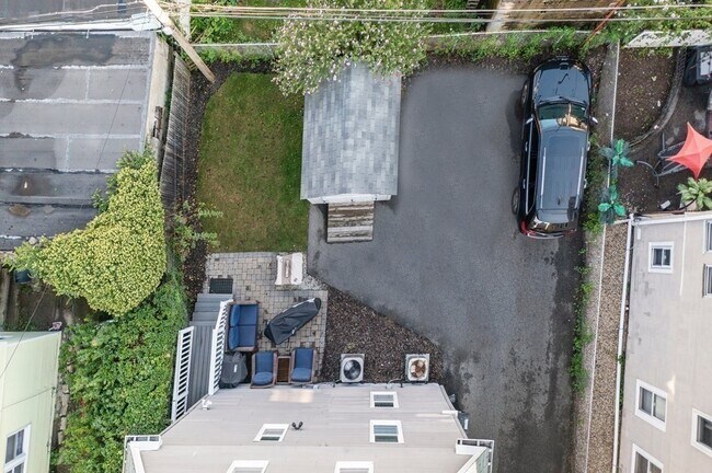 Building Photo - 33 Wisconsin Ave