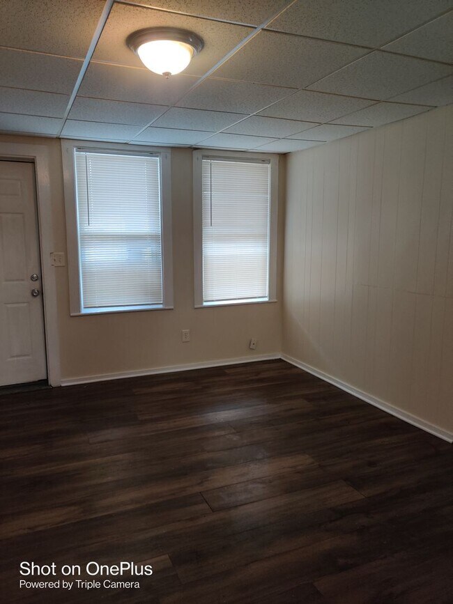 Building Photo - Gilbert Ave