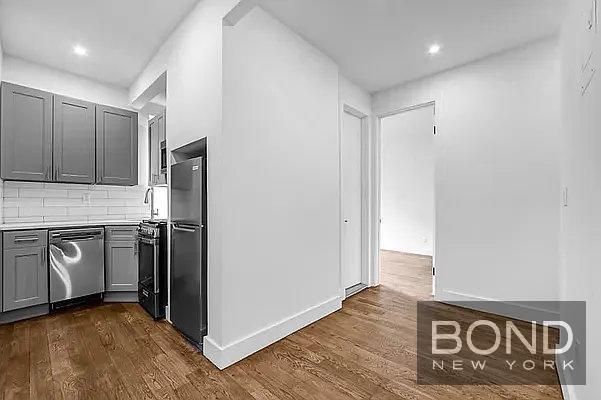 Building Photo - 45 Tiemann Pl