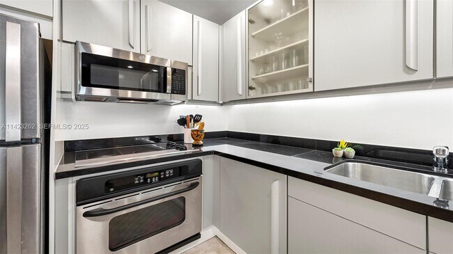 Building Photo - 2301 Collins Ave