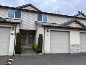 Building Photo - Spacious 2 bedroom 2.5 Bath Townhome in Auburn