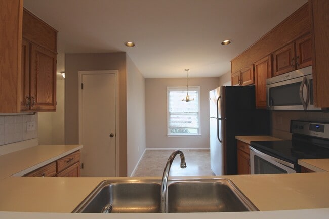 Building Photo - 214 Troon Ct
