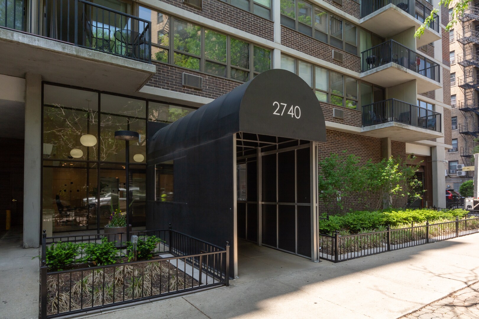 Building Photo - 2740 N Pine Grove Ave