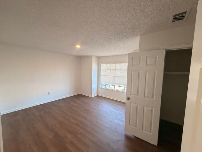 Building Photo - 109 Limoges St