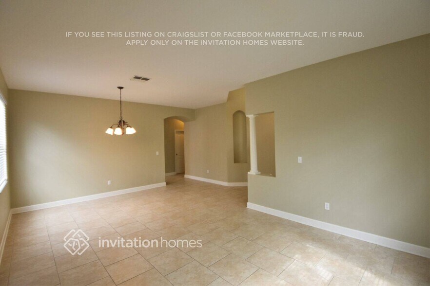 Building Photo - 12345 Ridgedale Dr