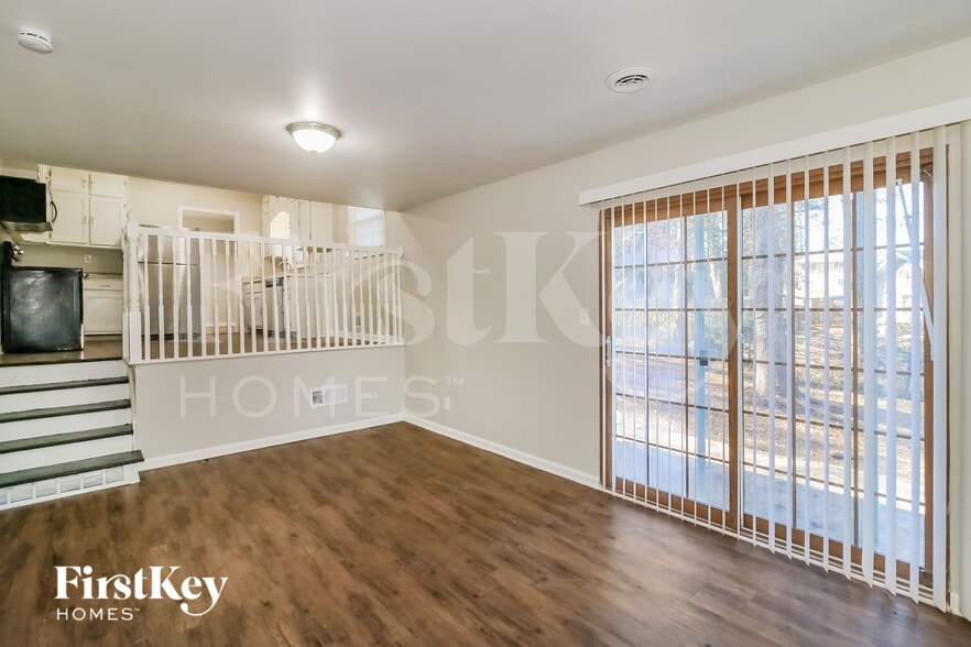 Building Photo - 2364 Tiffany Cir