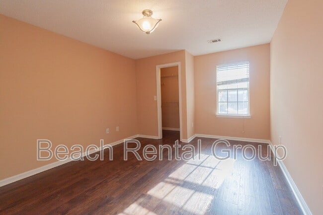 Building Photo - 3774 Hitchcock Way