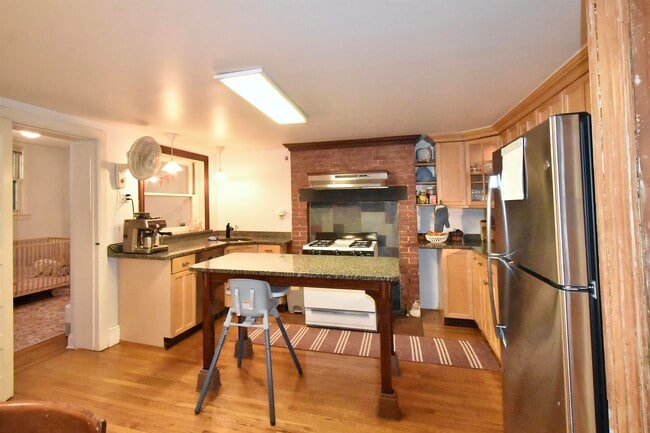 Building Photo - 214 8th St