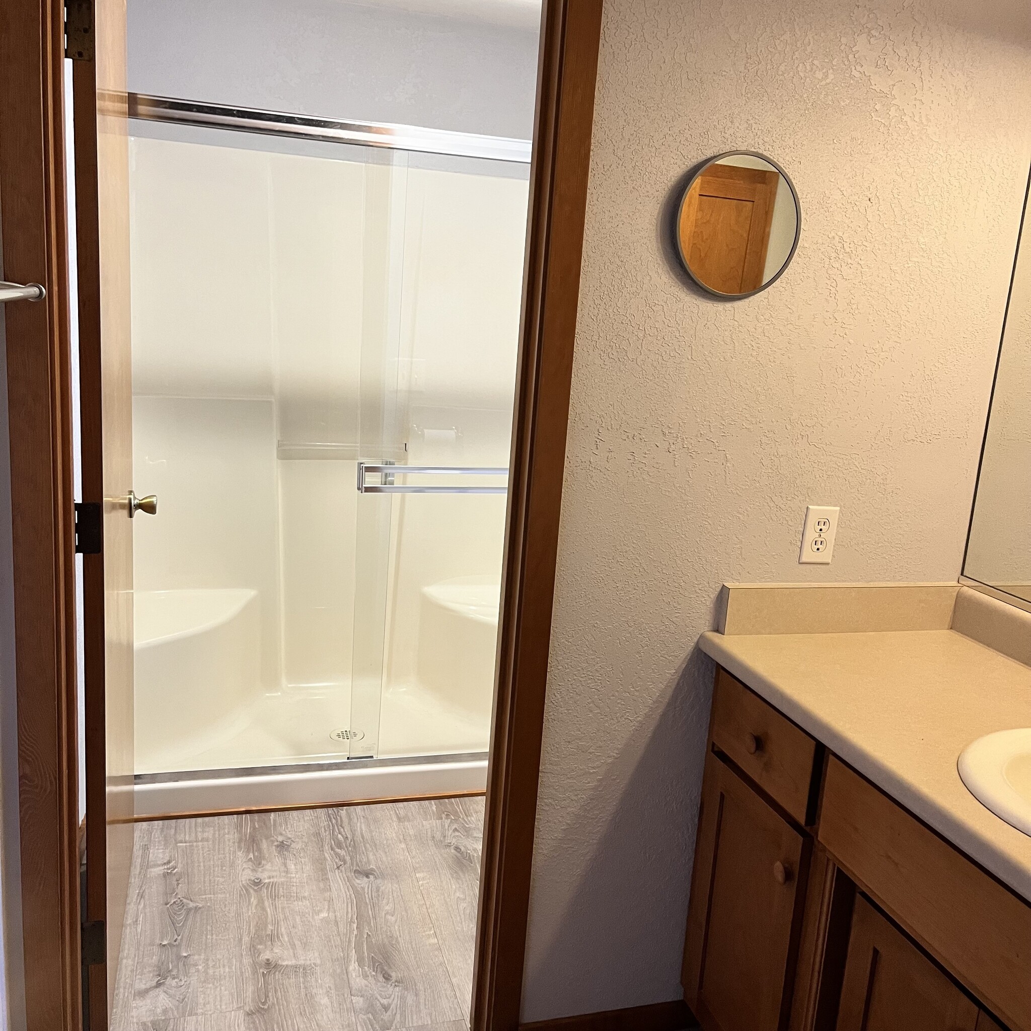 Master shower room and vanity room - 107 Applewood Dr