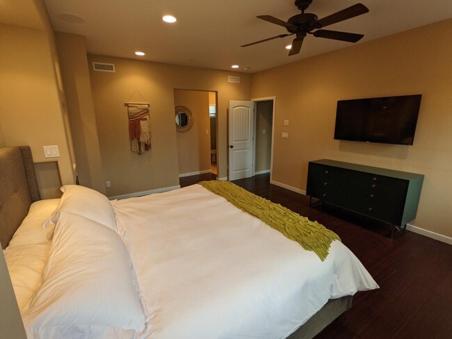 Building Photo - 538 S Fountaine St