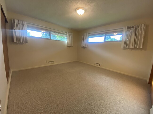 Building Photo - 1828 Beech Dr