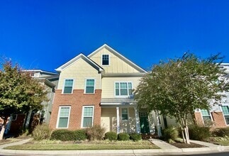 Building Photo - Spacious Condo - Waterfront Community - Av...