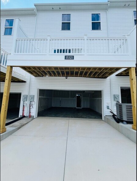 Building Photo - 15321 Sunray Aly