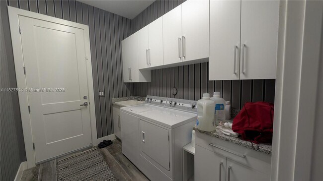 Building Photo - 2879 Gin Berry Way