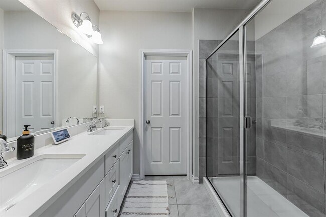 Building Photo - 5404 Golden Canary Ln