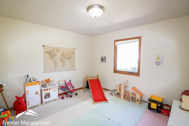 Building Photo - 416 Stone Grove Dr