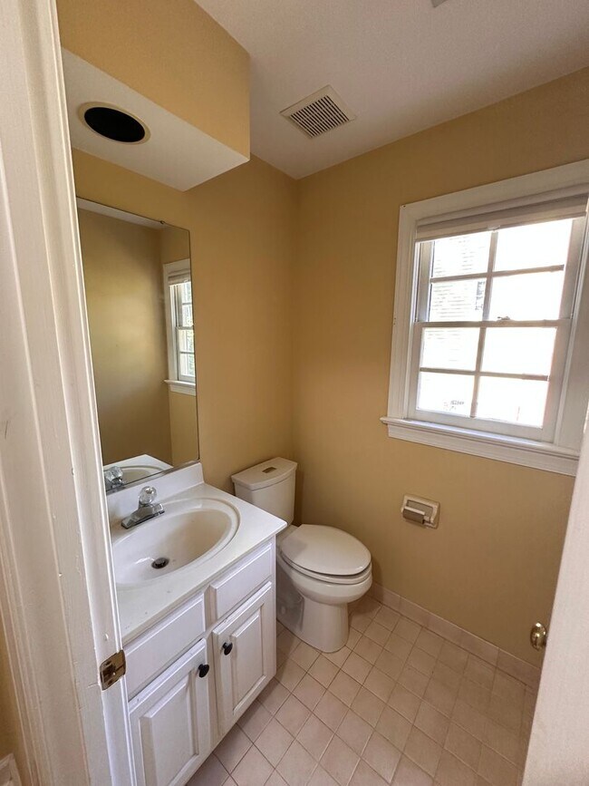 Building Photo - **West Durham 5bd / 3.5ba Oasis**