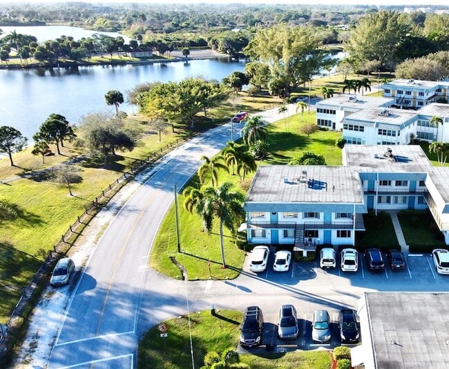 Building Photo - 3080 Lake Osborne Dr