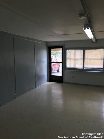 Building Photo - 4539 Eisenhauer Rd