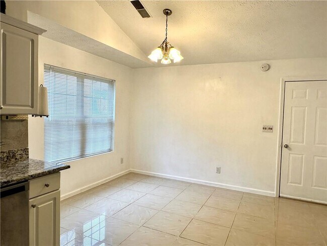 Building Photo - 575 Chandon Way